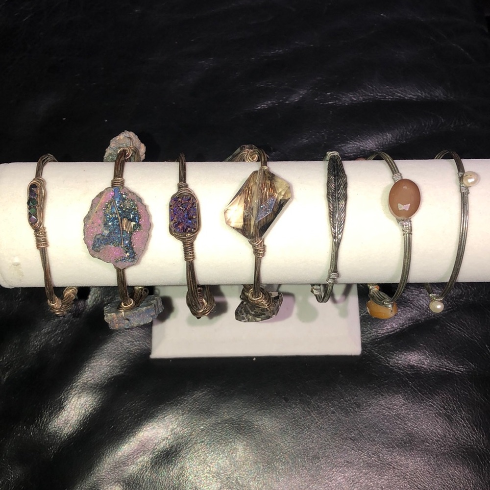 Set of 7 wire bracelets. 2 are druzy